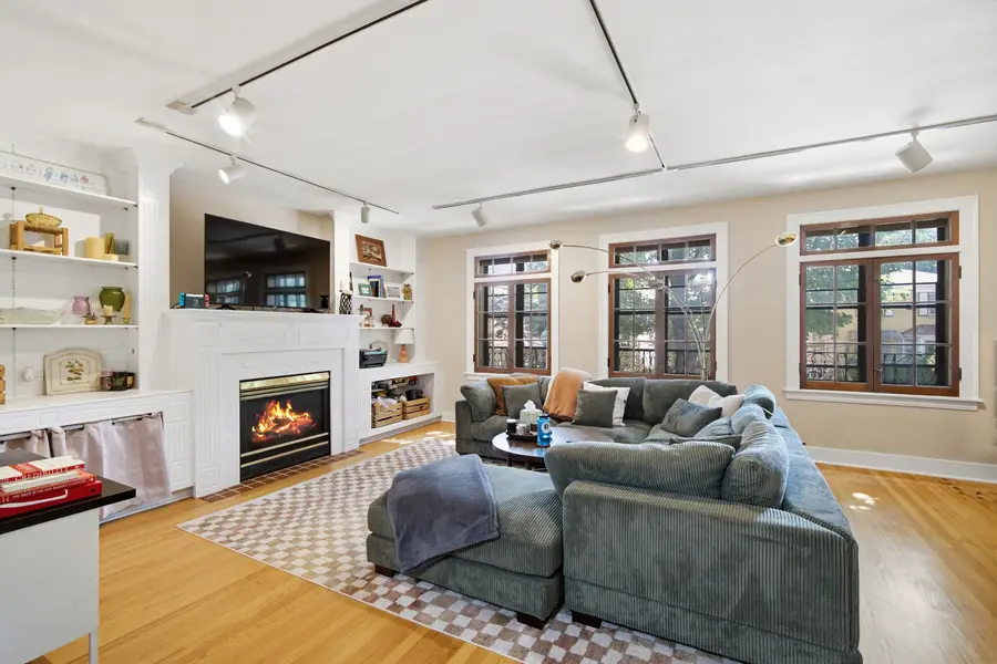 6246 N Richmond Street, Chicago, IL 60659 - #2
