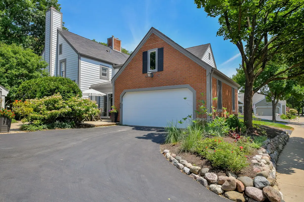 64 Whittington Course, Saint Charles, IL 60174 - #1