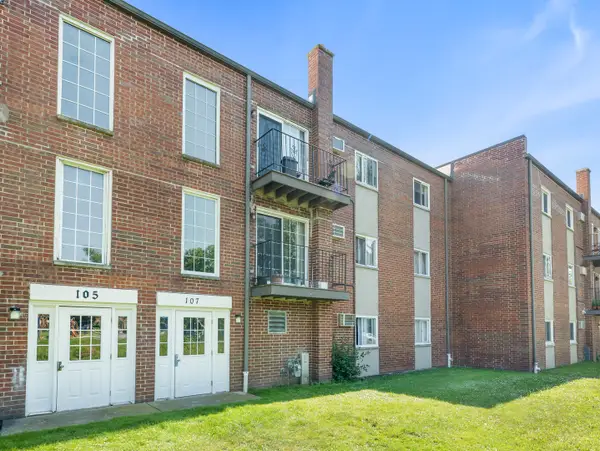 107 W Elk Trail #206, Carol Stream, IL 60188