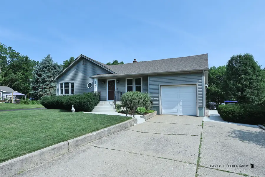 3304 W 3rd Avenue, McHenry, IL 60050 - #2