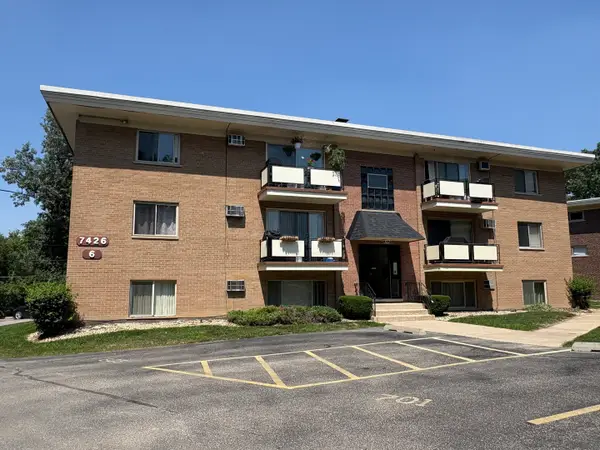 7426 W 111th Street #610, Worth, IL 60482