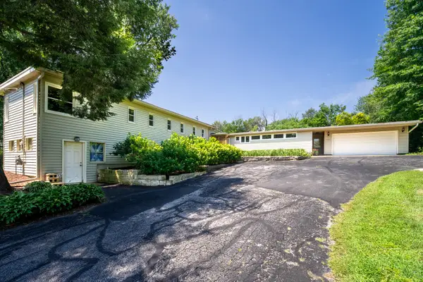 1052 Fenno Drive, Riverdale, IA 52722