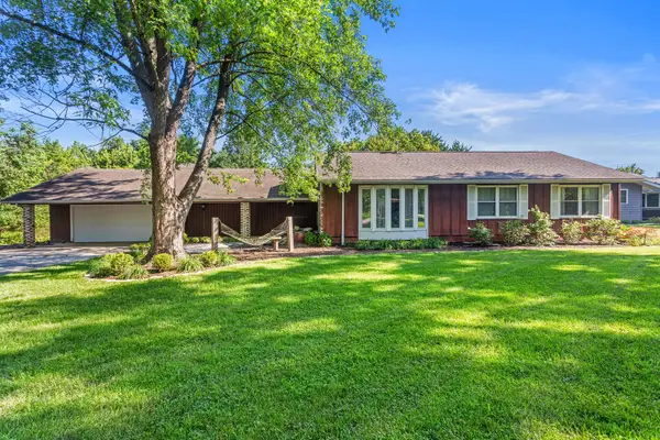 2102 Fogel Road, Mahomet, IL 61853