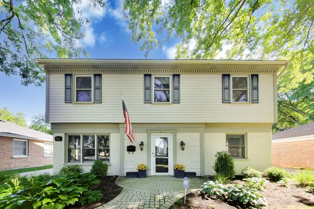 833 E Rockland Road, Libertyville, IL 60048 - #1