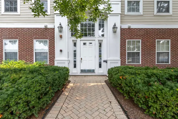 3275 Stratford Court #2-C, Lake Bluff, IL 60044