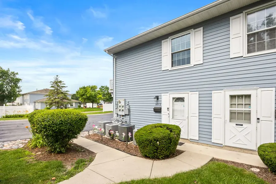 1497 Woodcutter Unit D Lane, Wheaton, IL 60189 - #3