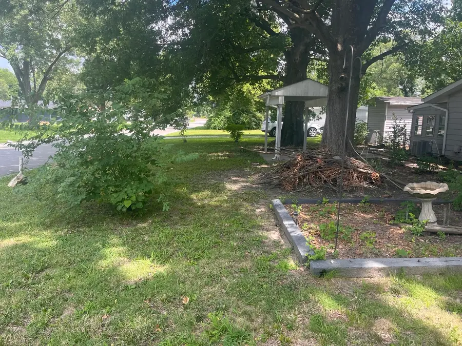 14 Drexel Drive, East Saint Louis, IL 62206 - #3