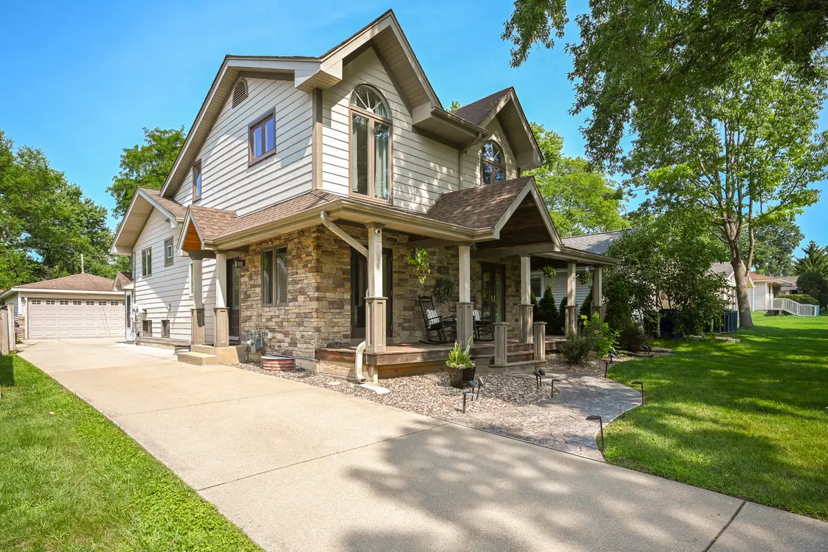 244 S Milton Avenue, Glen Ellyn, IL 60137 - #1