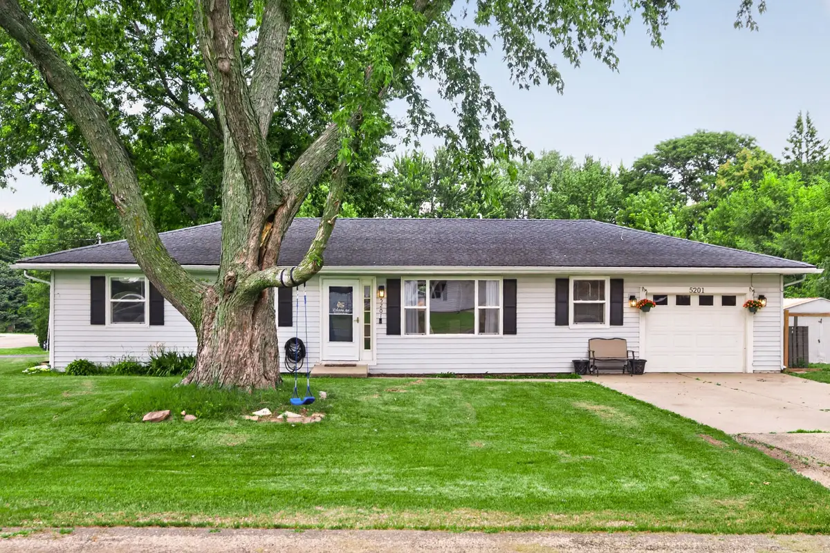 5201 E Wayne Avenue, Rochelle, IL 61068 - #1