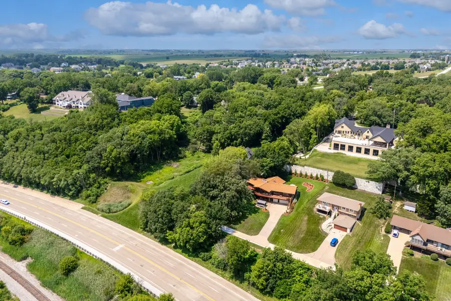 3113 W Canal Shore Drive, Le Claire, IA 52753 - #3