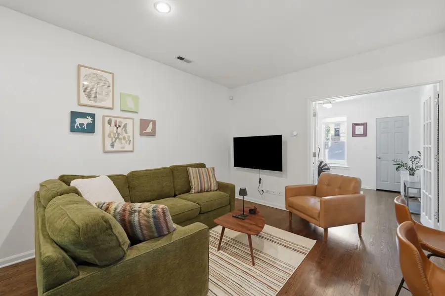1733 W Catalpa Avenue #1, Chicago, IL 60640 - #3