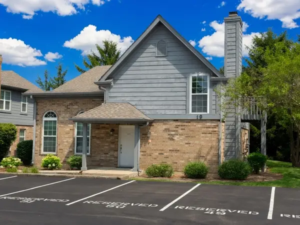 19 Foxcroft Road #103, Naperville, IL 60565