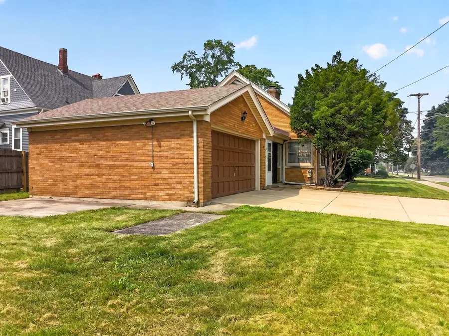 Address Withheld By Seller, Elgin, IL 60120 - #2