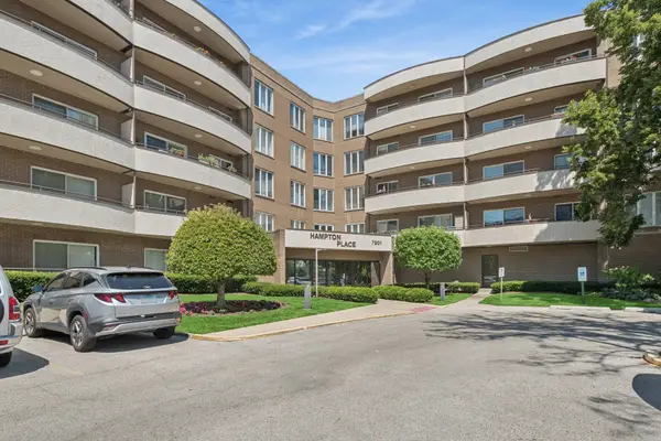 7201 N Lincoln Avenue #403, Lincolnwood, IL 60712