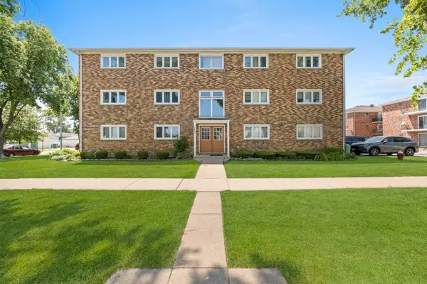 5834 W 77th Street #104, Burbank, IL 60459