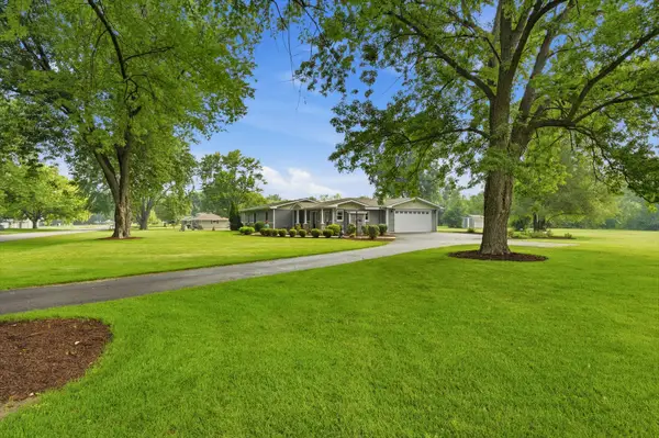 32 E Rickard Drive, Oswego, IL 60543