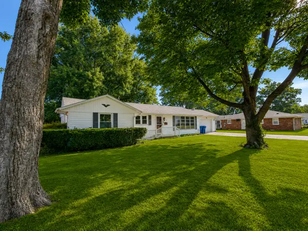 310 Hickory Street, Flora, IL 62839