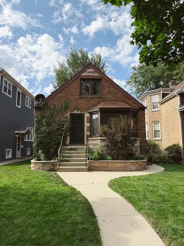 4921 W Catalpa Avenue, Chicago, IL 60630