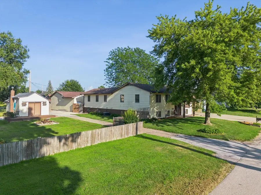 710 3rd Street, Colona, IL 61241 - #2