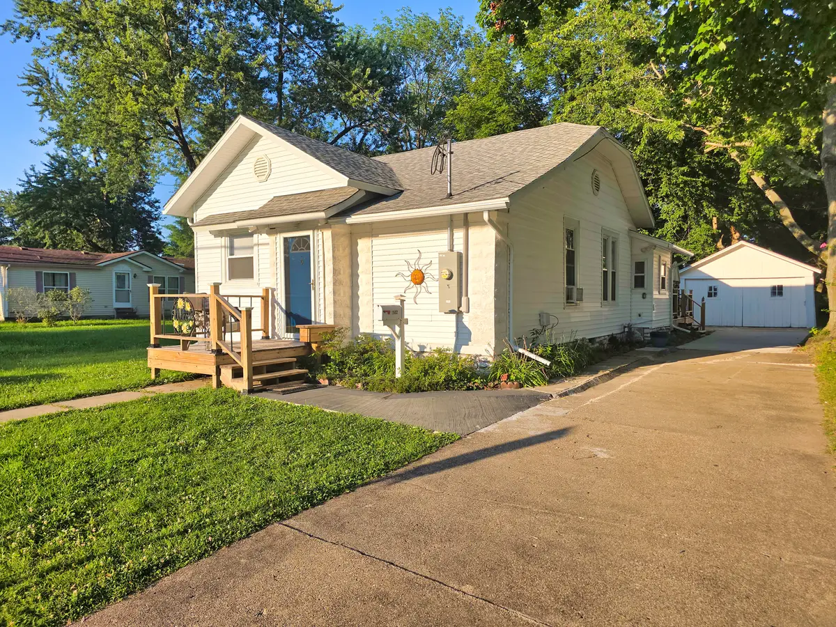 1502 N Walnut Street, Olney, IL 62450 - #1