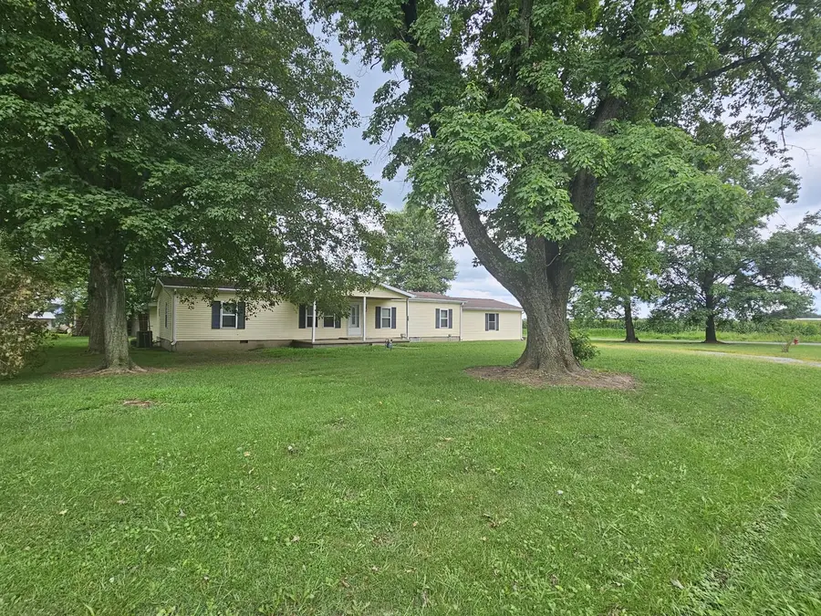 311 S Sycamore Street, Keenes, IL 62851 - #2