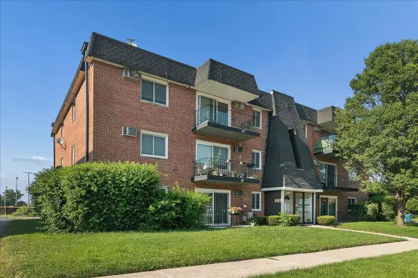 12850 Crestbrook Court #7, Crestwood, IL 60418