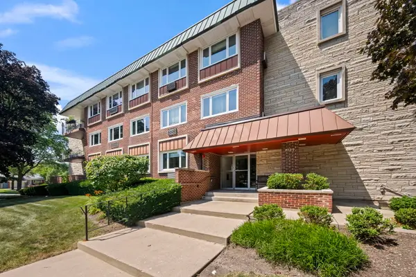 2700 E Bel Aire Drive #203, Arlington Heights, IL 60004
