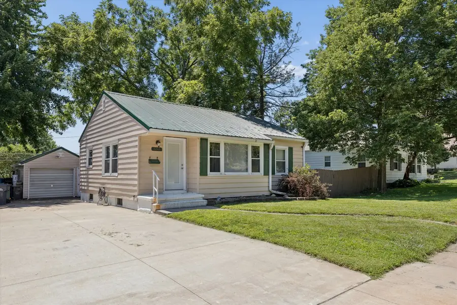 1241 8th Avenue S, Clinton, IA 52732 - #2