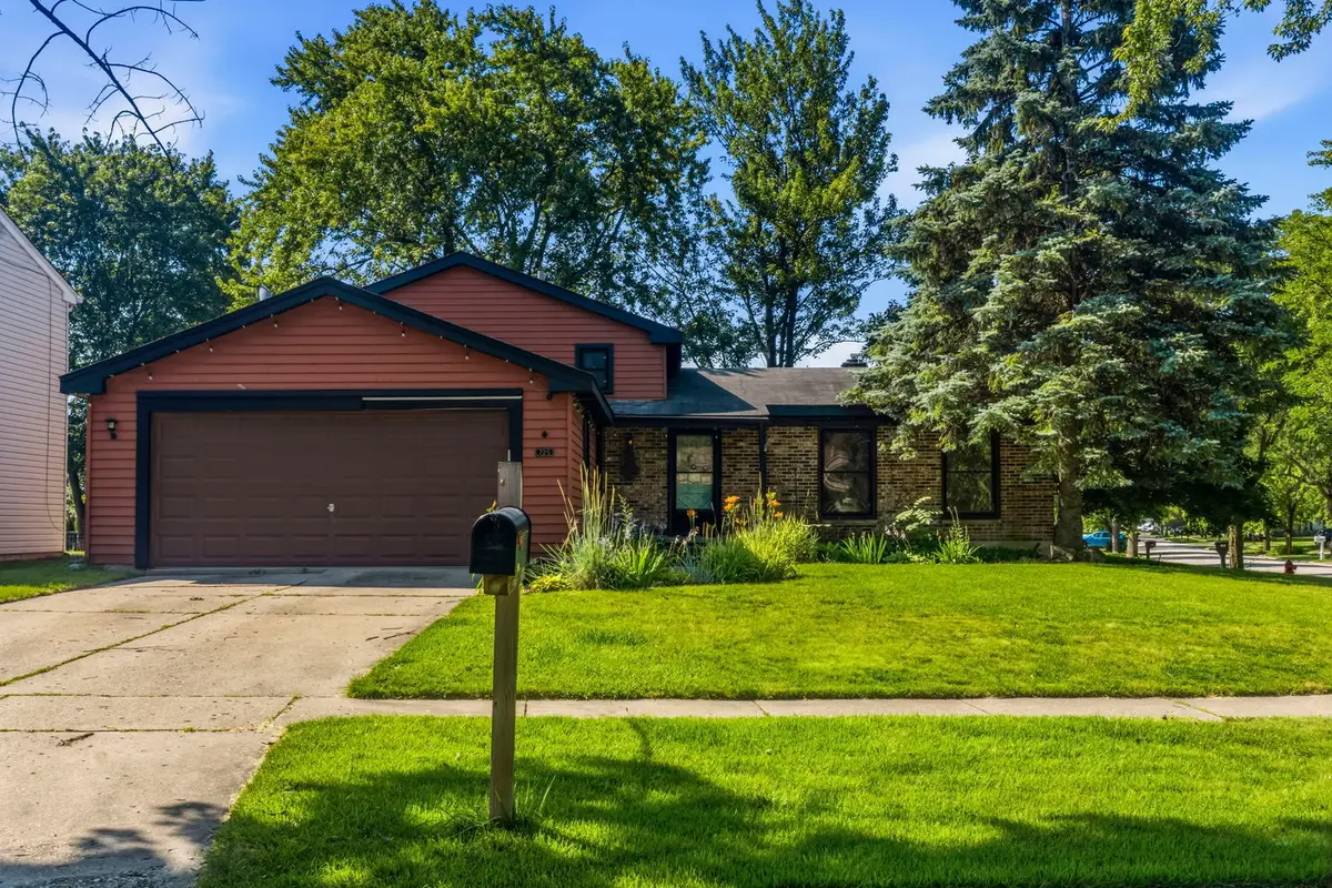 725 Old Post Road, Buffalo Grove, IL 60089 - #1
