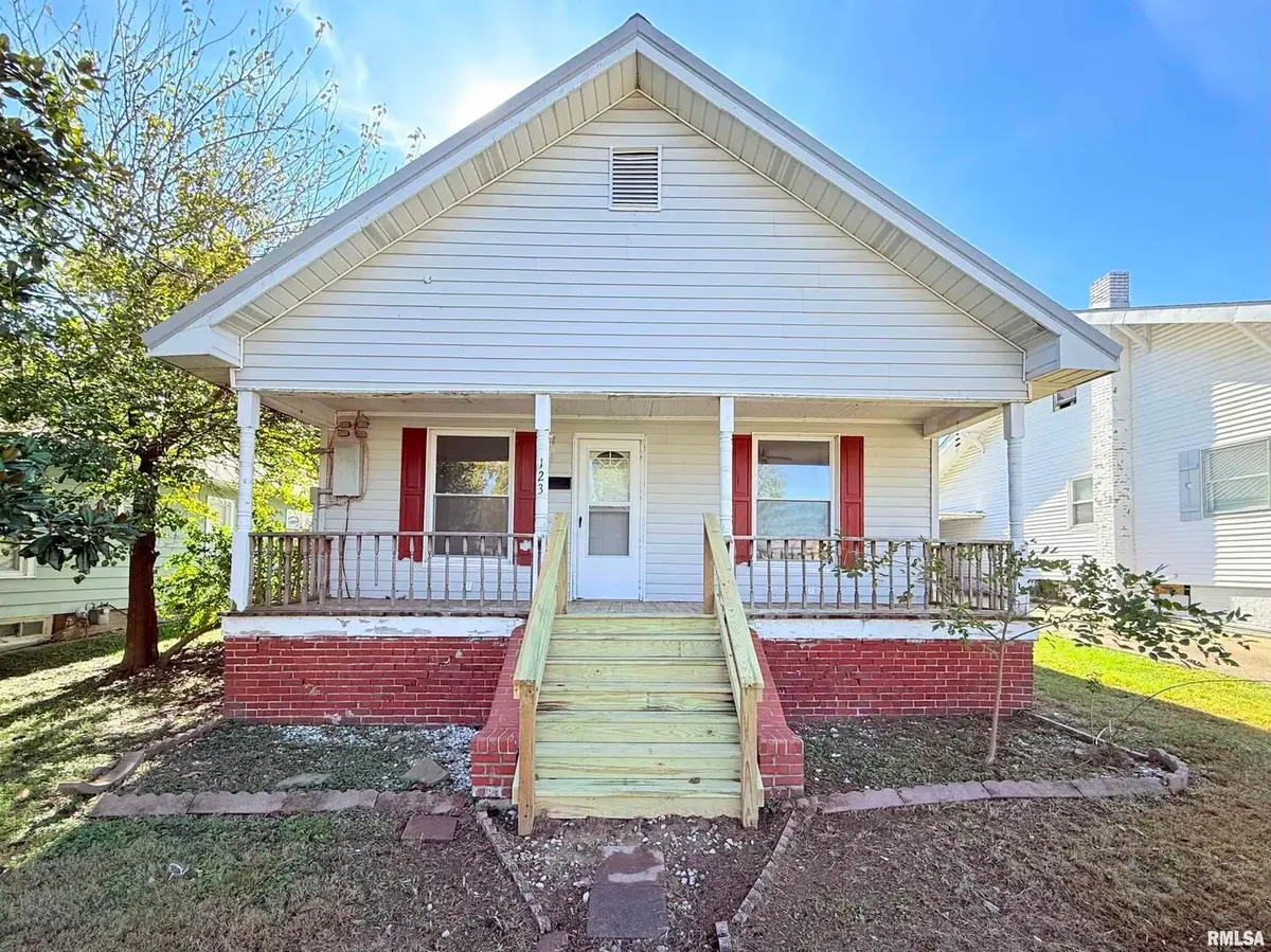 123 W College Street, Harrisburg, IL 62946 - #1