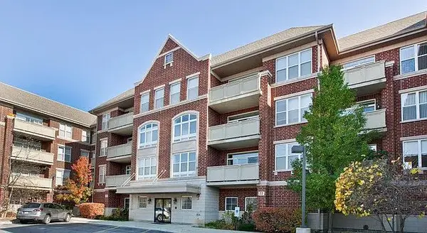 77 N Quentin Road #202, Palatine, IL 60067