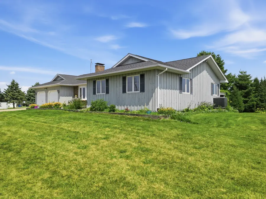 1132 Stony Point Road, Dixon, IL 61021 - #3