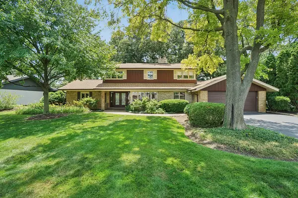 147 Timber View Drive, Oak Brook, IL 60523