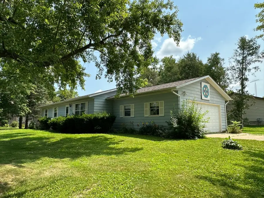 804 N Birch Drive, Lena, IL 61048 - #2