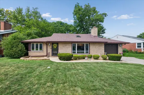 110 Green Valley Drive, Lombard, IL 60148
