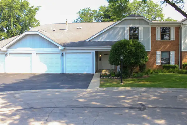317 Woodbury Court #B2, Schaumburg, IL 60193