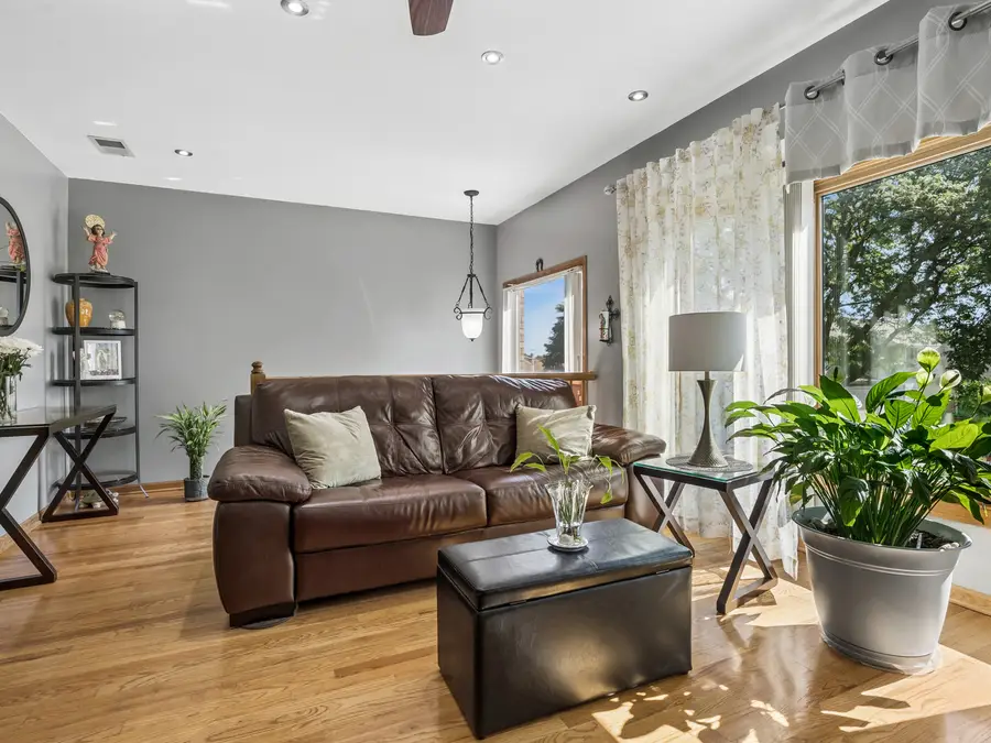 5326 S Nagle Avenue, Chicago, IL 60638 - #3