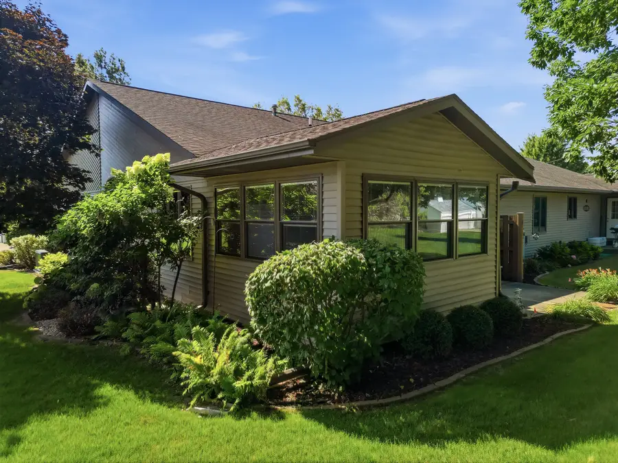 311 N Jackson Street #B, Morrison, IL 61270 - #3