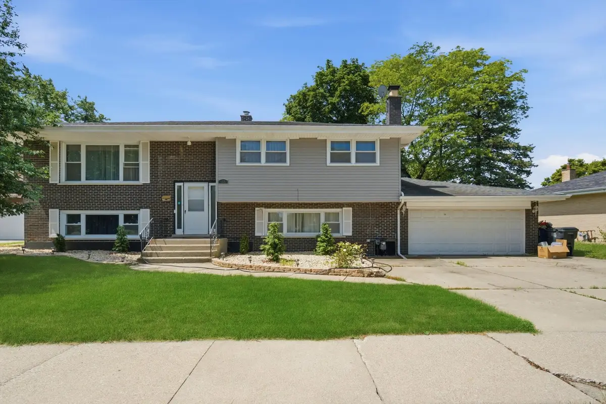 935 E 169th Street, South Holland, IL 60473 - #1
