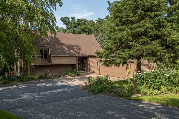 28018 230th Street, Le Claire, IA 52753