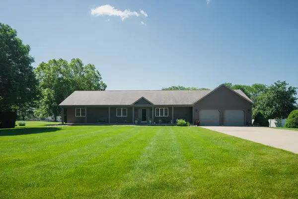 800 Burgess Drive, Utica, IL 61373