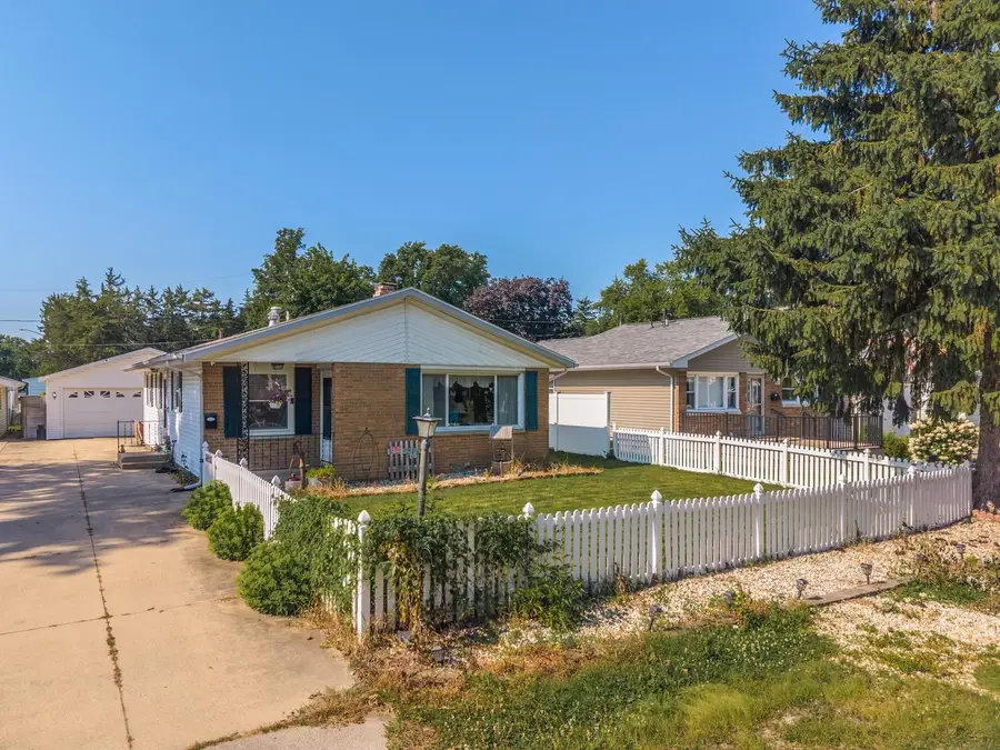908 E Chestnut Street, Pontiac, IL 61764 - #2