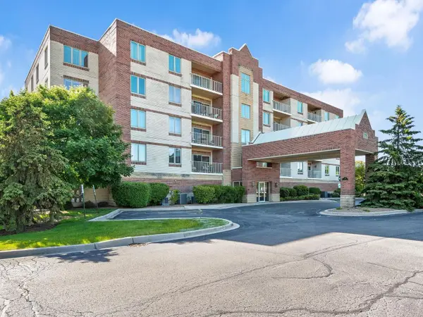 175 W Brush Hill Road #104, Elmhurst, IL 60126