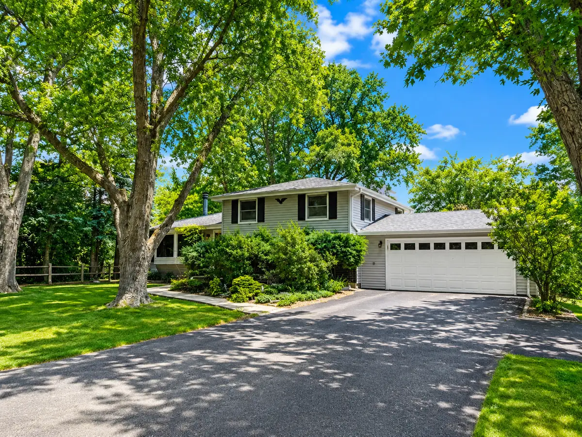 8 E Rollins Road, Round Lake Beach, IL 60073 - #1