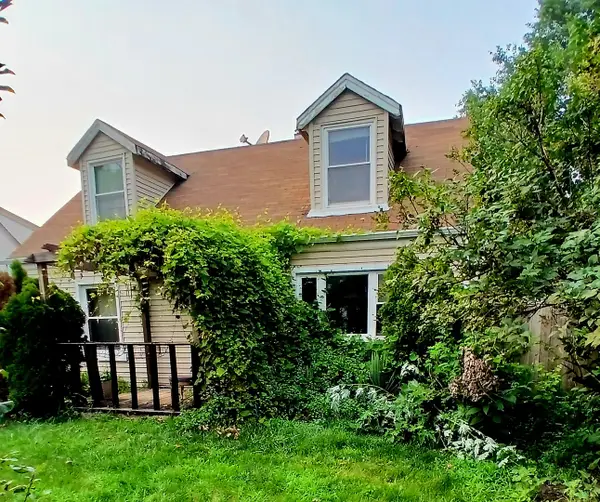 6810 W 95th Place, Oak Lawn, IL 60453