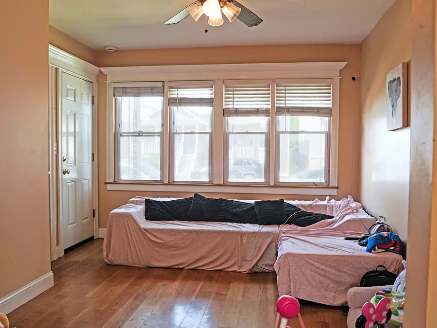 637 W 46th Place, Chicago, IL 60609 - #2