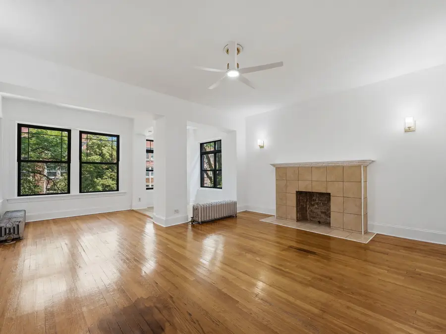 1227 E Hyde Park Boulevard #2, Chicago, IL 60615 - #2