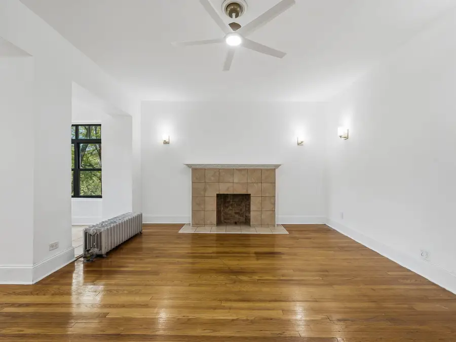 1227 E Hyde Park Boulevard #2, Chicago, IL 60615 - #3