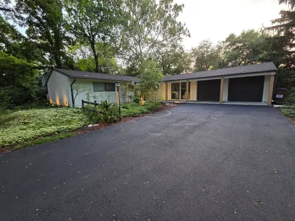 3S220 Blackcherry Lane, Glen Ellyn, IL 60137