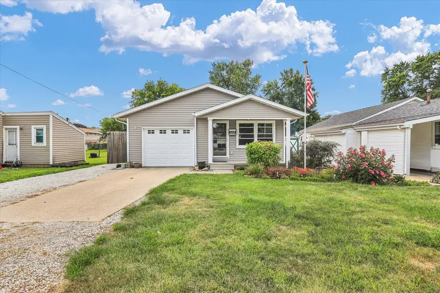605 E Barker Street, Tuscola, IL 61953 - #3
